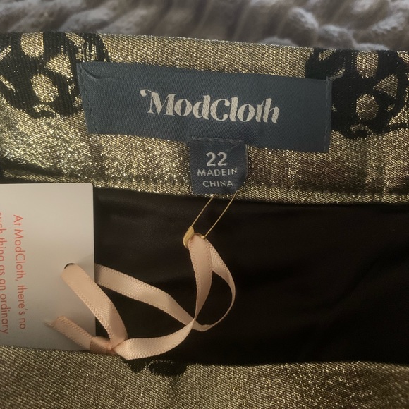 Gold 💀Black Skull Mini! So cute! Never worn, with tags. Size 22 NWT. - Picture 13 of 13